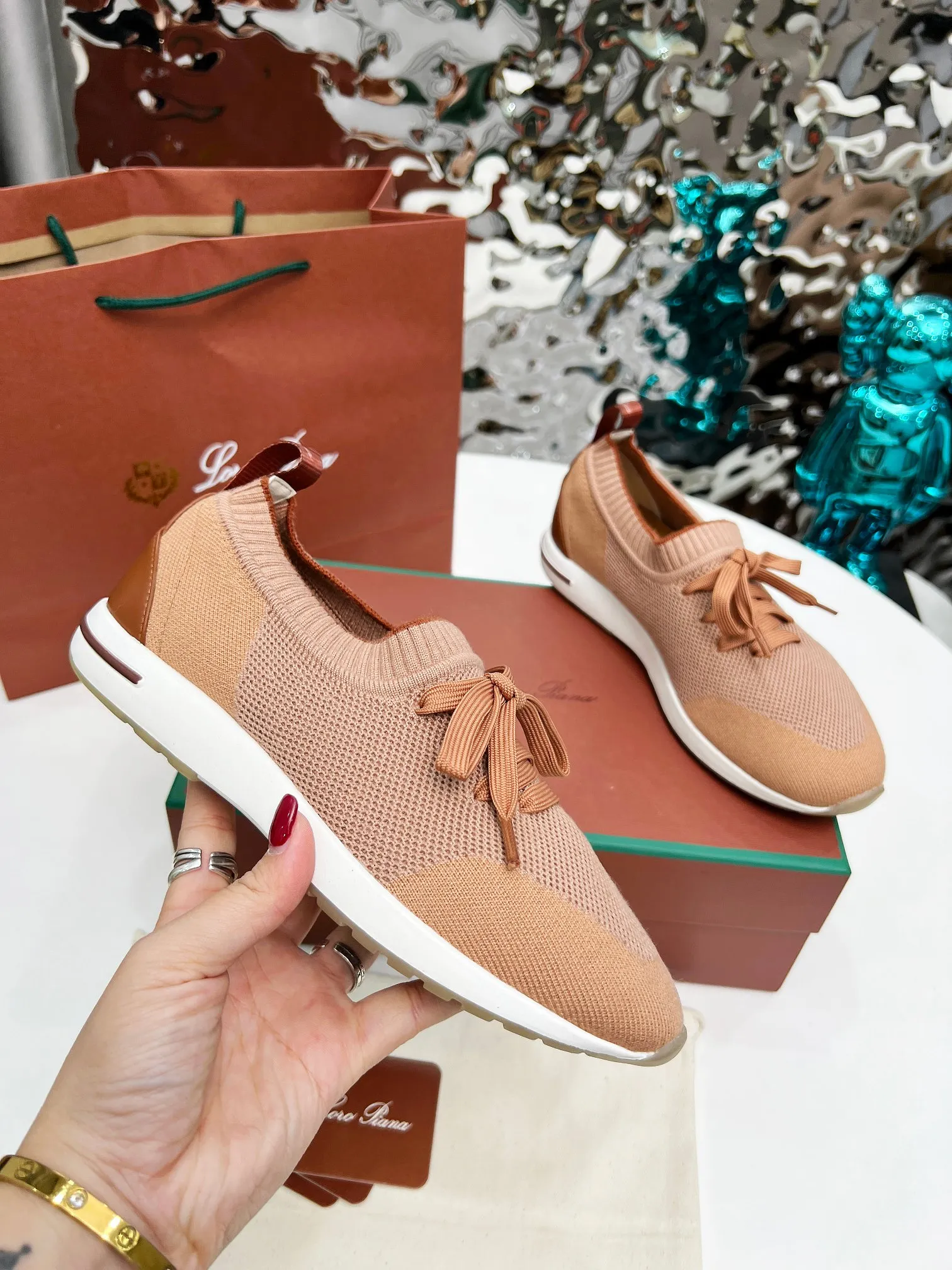 👟👟Ex-factory price 440👟👟 Men’s size +10 🧨🧨🧨Loropiana’s new board is online! This product is made of imported nylon velvet and developed from original boards. It is light, comfortable and breathable, and is suitable for all seasons. Size: 35-41, (Note: 35 and 41 are not returnable or exchangeable),